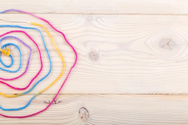 Zestaw do wyszywania z kolorowymi nićmi